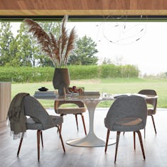 Saarinen Oval Dining with Saarinen Executive Chairs
